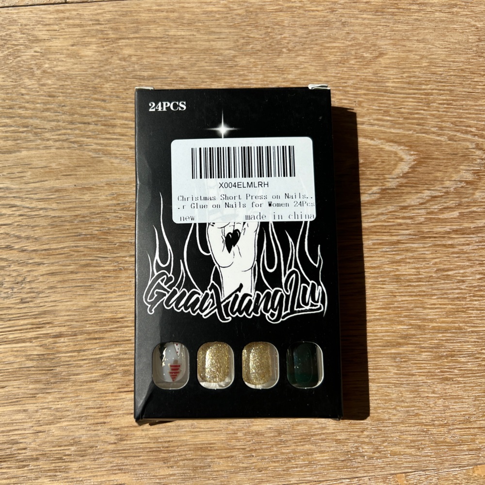 Holiday Christmas Short Square Glossy Press on Nails NWT - Picture 2 of 4